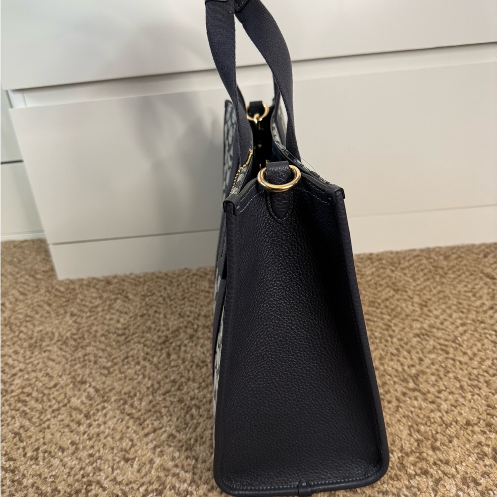 Coach Signature Canvas Tote Navy - Picture 6 of 12